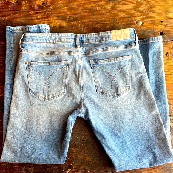 Calvin Klein slim boyfriend jeans sz 29 light wash whiskering button fly quality - Picture 5 of 11